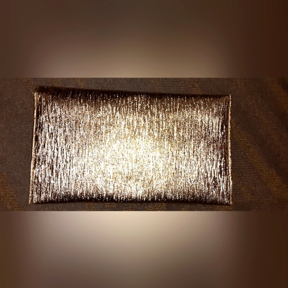 Medium/Large metallic gold thin clutch brand new never used - Picture 2 of 2